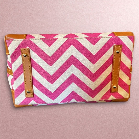Authentic Dooney & Bourke Pink White Chevron Satchel Tote Strap Barbie Girly Y2K - Picture 4 of 16